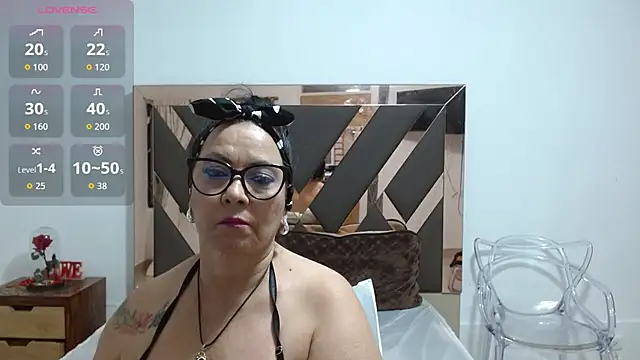 lindaesmeralda online show from May 2026 10:55:02 AM