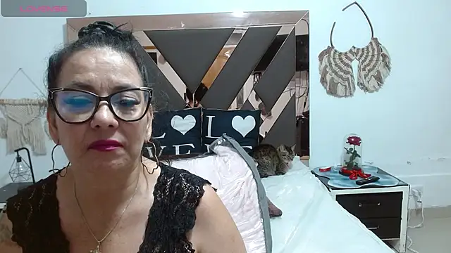 lindaesmeralda online show from March 2025 03:25:02 PM