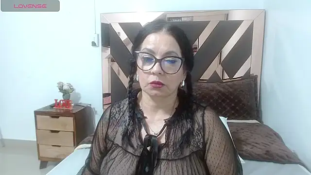lindaesmeralda online show from April 2026 10:10:02 AM