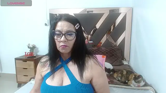 lindaesmeralda online show from April 2026 10:28:01 AM