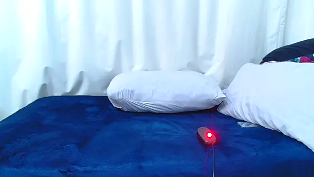 Snapshot of HotSmallTits chatting on October 2025 09:37:01 PM HotSmallTits online show from October 2025 09:37:01 PM