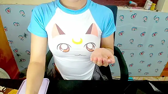   Saphia   online show from December 2025 01:00:01 AM