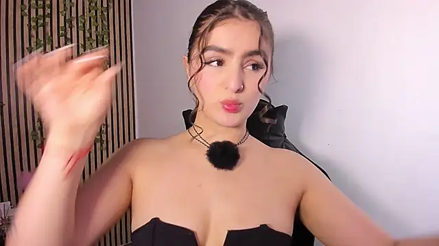 Snapshot of sofia_44 chatting on July 2026 07:00:02 PM sofia 44 online show from July 2026 07:00:02 PM