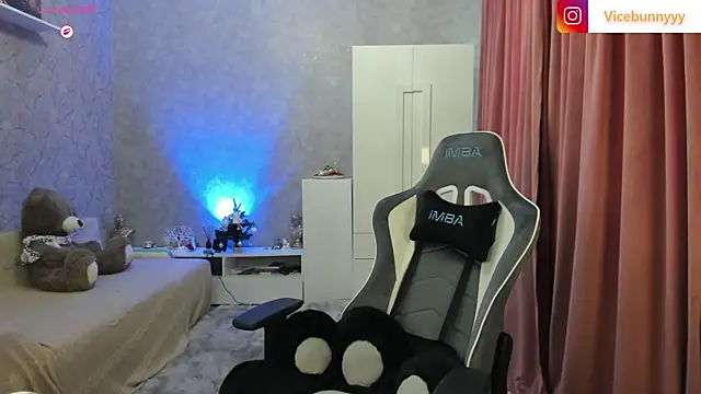 your bunnygirl online show from April 2026 12:06:01 PM