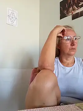 Snapshot of MILEIDE980 chatting on February 2026 01:33:02 PM MILEIDE980 online show from February 2026 01:33:02 PM