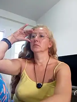 Snapshot of MILEIDE980 chatting on February 2026 09:42:02 AM MILEIDE980 online show from February 2026 09:42:02 AM