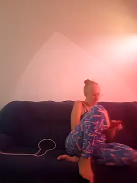 MILEIDE980 online show from November 2025 02:28:01 PM