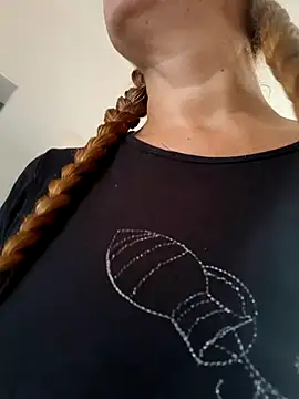 MILEIDE980 online show from December 2025 12:04:02 PM