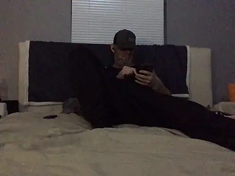 Snapshot of Cummerforyouu2 chatting on January 2025 03:36:02 AM Cummerforyouu2 online show from January 2025 03:36:02 AM