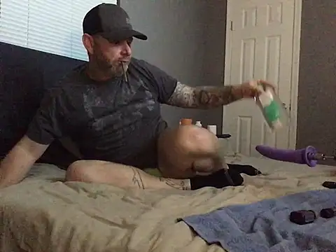 Snapshot of Cummerforyouu2 chatting on February 2025 03:52:02 AM Cummerforyouu2 online show from February 2025 03:52:02 AM