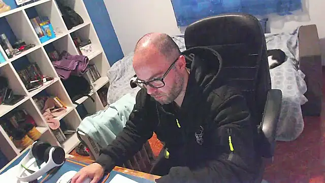 ravingr4d4 online show from February 2026 12:01:02 PM