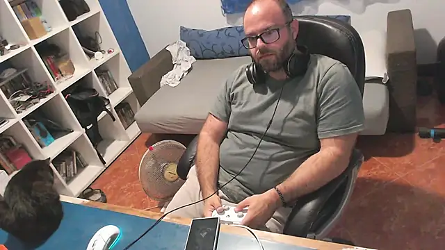 ravingr4d4 online show from October 2025 08:46:02 PM