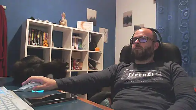ravingr4d4 online show from March 2025 11:31:01 PM