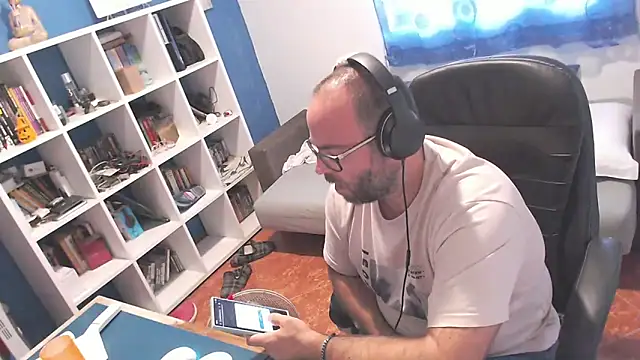ravingr4d4 online show from September 2025 01:06:02 PM
