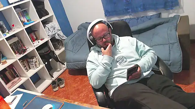 ravingr4d4 online show from April 2026 10:10:02 PM