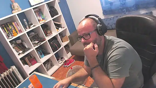ravingr4d4 online show from September 2025 03:17:01 PM