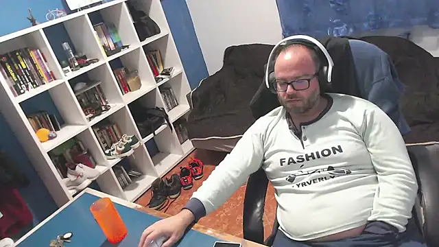 ravingr4d4 online show from November 2025 11:30:01 PM