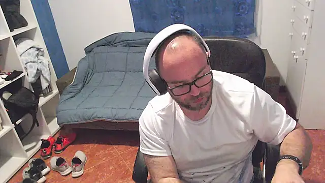ravingr4d4 online show from May 2026 09:01:02 PM