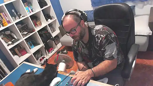 ravingr4d4 online show from October 2025 09:37:01 PM