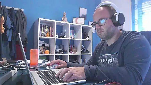 ravingr4d4 online show from November 2025 09:57:02 AM