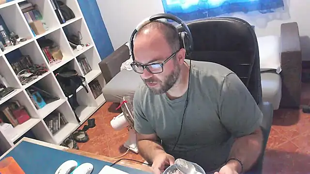 ravingr4d4 online show from October 2025 08:08:01 AM