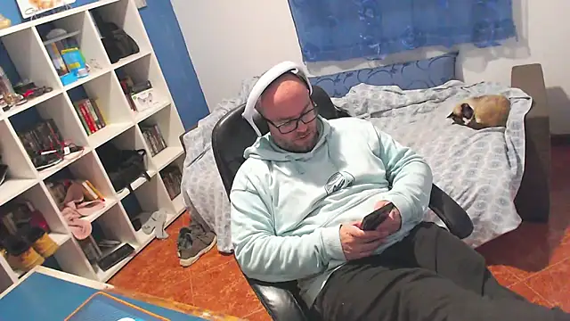 ravingr4d4 online show from February 2026 12:06:01 AM