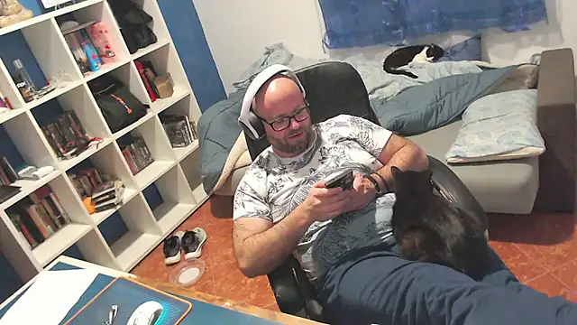 ravingr4d4 online show from March 2026 11:45:01 PM