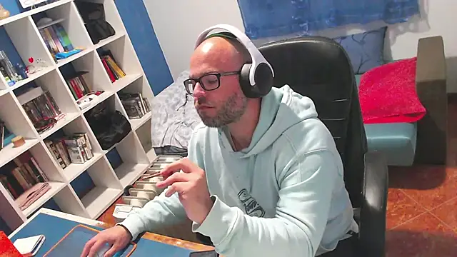 ravingr4d4 online show from April 2026 09:52:01 PM