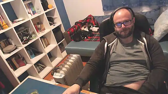 ravingr4d4 online show from March 2025 09:37:01 PM