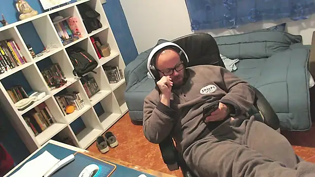 ravingr4d4 online show from February 2026 12:00:01 AM