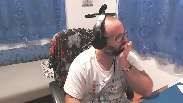 ravingr4d4 online show from October 2025 10:24:01 PM