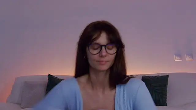 LilyRoselyn online show from March 2026 02:05:01 PM