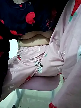 Snapshot of SweetGirl2k2 chatting on November 2025 10:21:02 PM SweetGirl2k2 online show from November 2025 10:21:02 PM