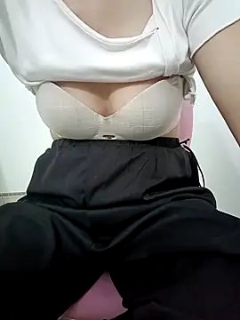 Snapshot of SweetGirl2k2 chatting on October 2025 01:58:01 AM SweetGirl2k2 online show from October 2025 01:58:01 AM