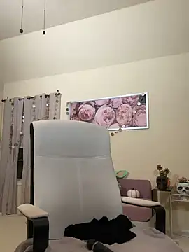 Snapshot of RoxxyDallas chatting on December 2024 05:43:02 AM RoxxyDallas online show from December 2024 05:43:02 AM