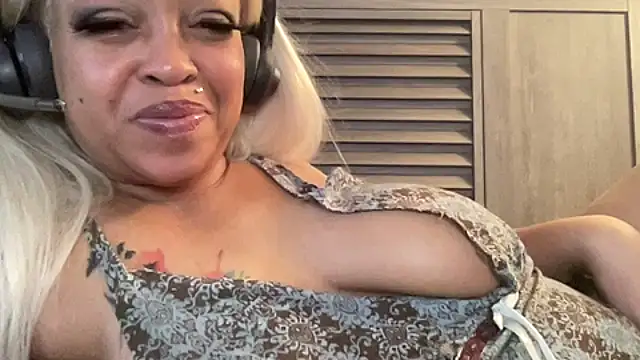 cocaNutt online show from February 2026 04:23:01 AM