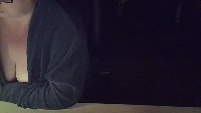 Snapshot of Silvia2277 chatting on November 2025 09:41:01 PM Silvia2277 online show from November 2025 09:41:01 PM