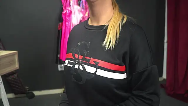 Snapshot of CelineConner chatting on November 2025 05:07:01 AM CelineConner online show from November 2025 05:07:01 AM