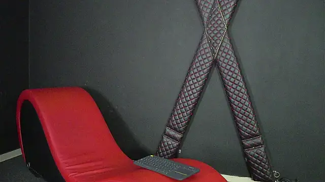 Snapshot of CelineConner chatting on January 2026 05:14:02 AM CelineConner online show from January 2026 05:14:02 AM