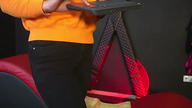 CelineConner online show from March 2026 05:00:01 AM