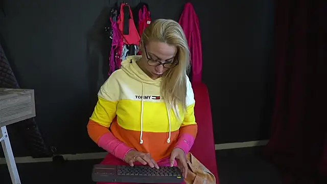 CelineConner online show from September 2025 04:46:02 AM