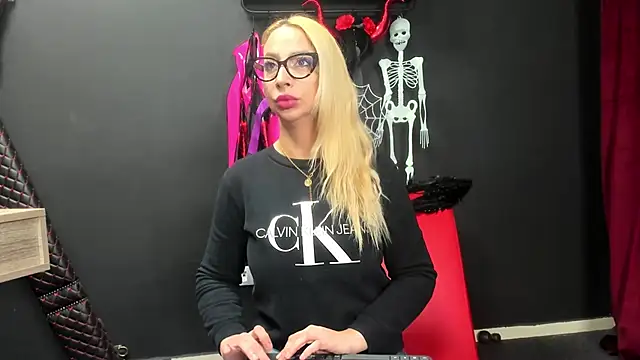 Snapshot of CelineConner chatting on November 2025 05:12:02 AM CelineConner online show from November 2025 05:12:02 AM