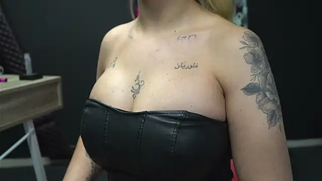 Snapshot of CelineConner chatting on December 2025 05:09:02 AM CelineConner online show from December 2025 05:09:02 AM