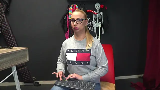 Snapshot of CelineConner chatting on October 2025 05:08:02 AM CelineConner online show from October 2025 05:08:02 AM