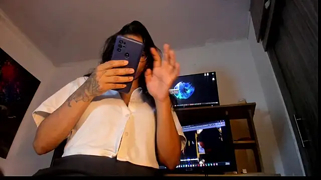 Snapshot of kaamilah chatting on October 2025 04:33:01 AM kaamilah online show from October 2025 04:33:01 AM