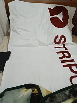 Snapshot of Mimo1402 chatting on December 2025 08:53:01 PM Mimo1402 online show from December 2025 08:53:01 PM