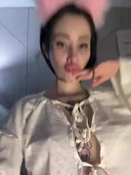 Snapshot of Yunasi chatting on February 2025 12:12:01 PM Yunasi online show from February 2025 12:12:01 PM