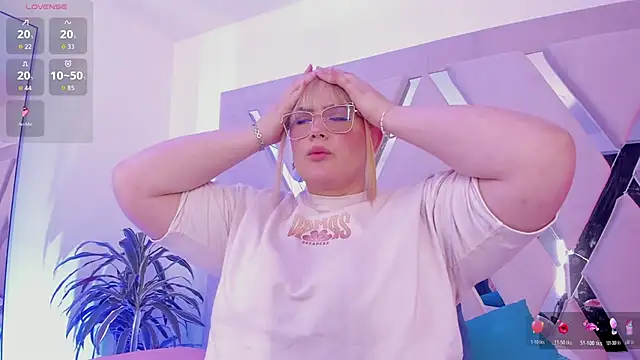 sophiarossee  online show from February 2026 01:33:02 PM