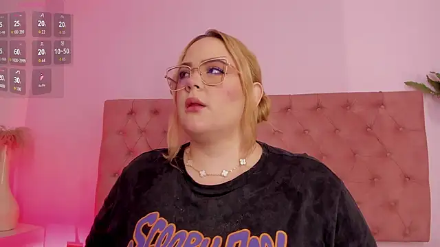 sophiarossee  online show from December 2025 12:07:02 PM