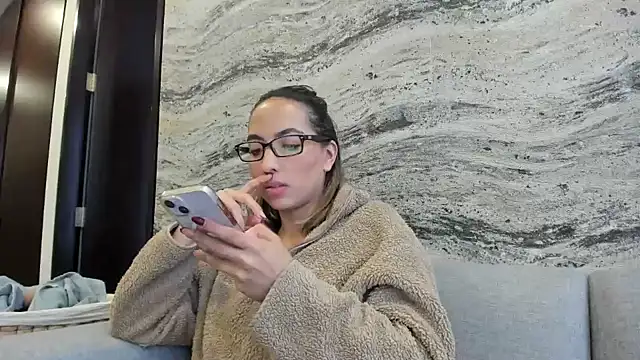 Sophi  a online show from February 2025 11:04:02 PM